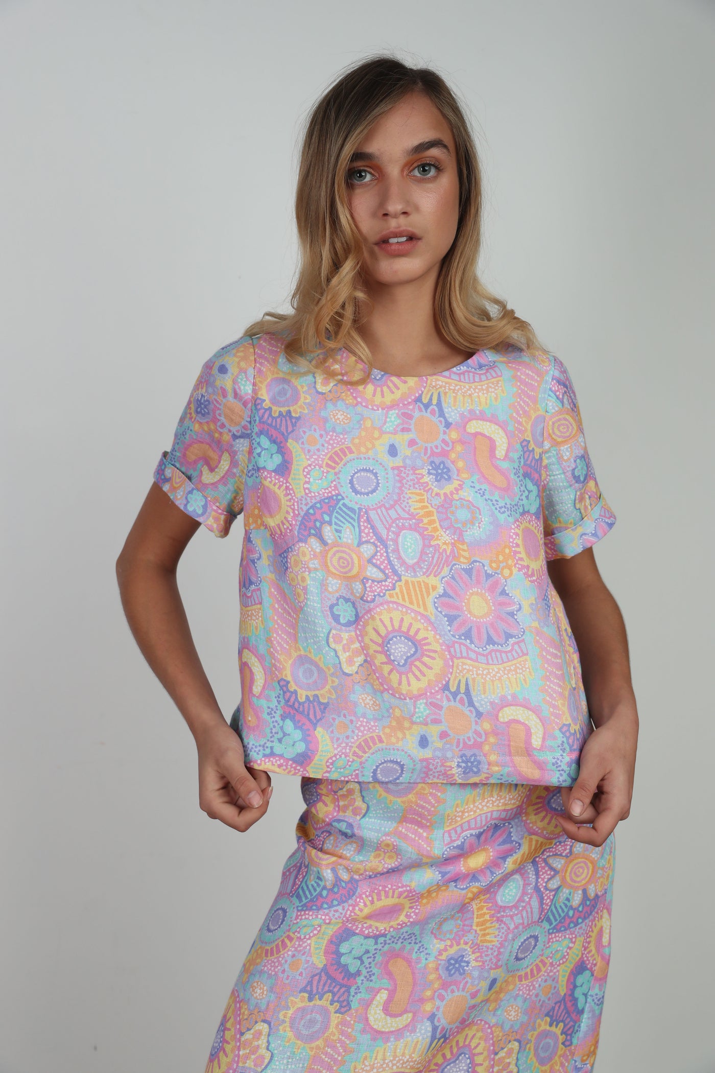 Laura Linen Tee